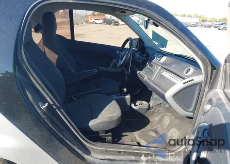 2014 Smart Fortwo Passion z USA, uszkodzony, nr VIN WMEEJ3BA8EK756795